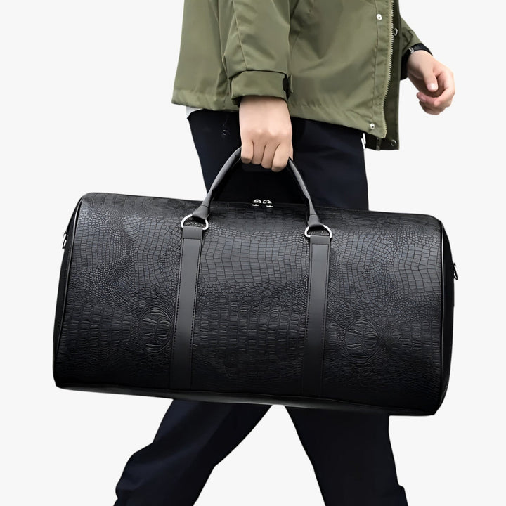 Elegante borsone da viaggio unisex, marrone scuro, con tracolla comoda e manici rinforzati per ogni avventura.