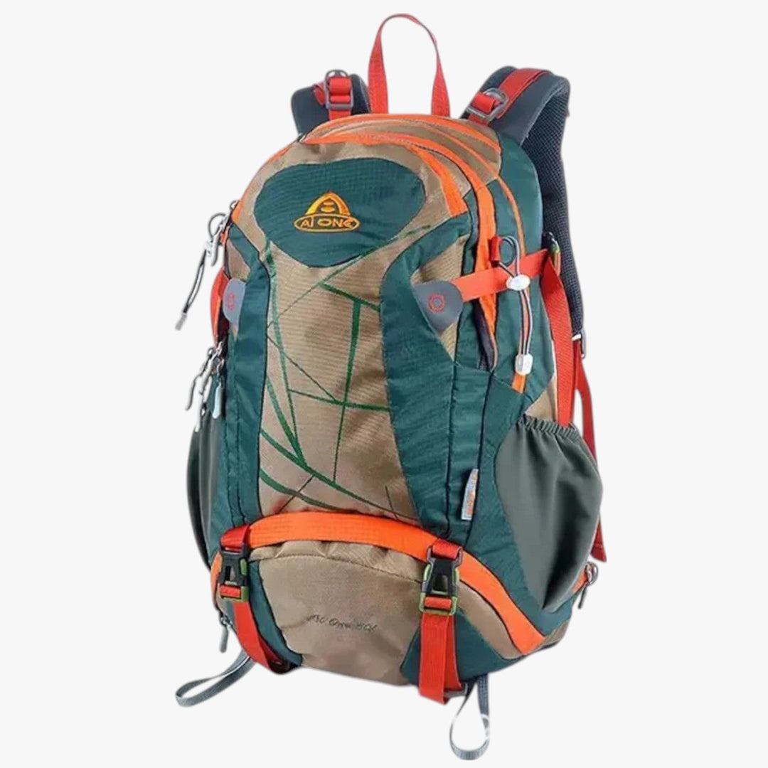 Dettaglio di zaino trekking unisex 30-40L, mostra cinghie regolabili per massimo comfort in viaggio.