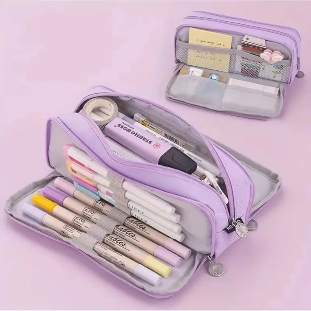Astuccio scuola unisex dal design contemporaneo, ottimo organizer per matite, penne e accessori.