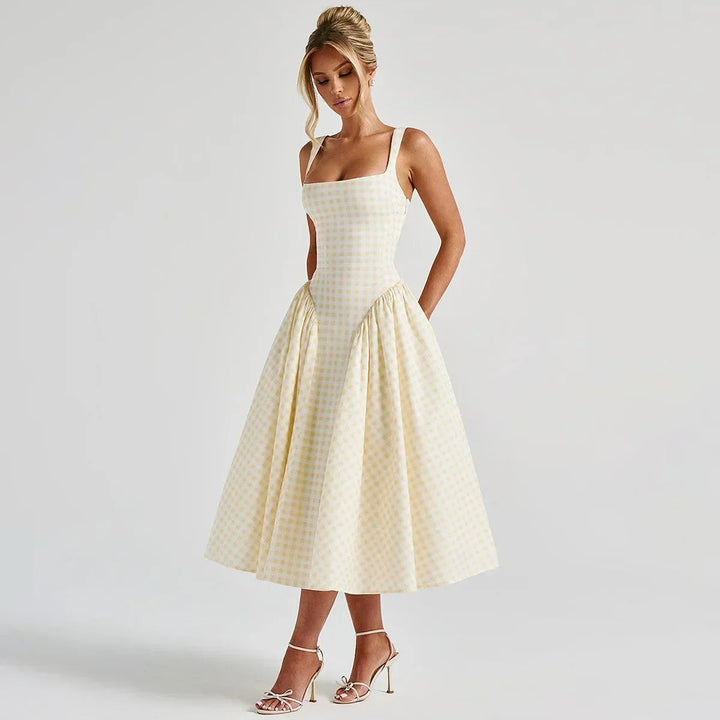Abito lungo estivo donna a trapezio, spalline regolabili. Ideale per vacanze, moda mare e look casual.