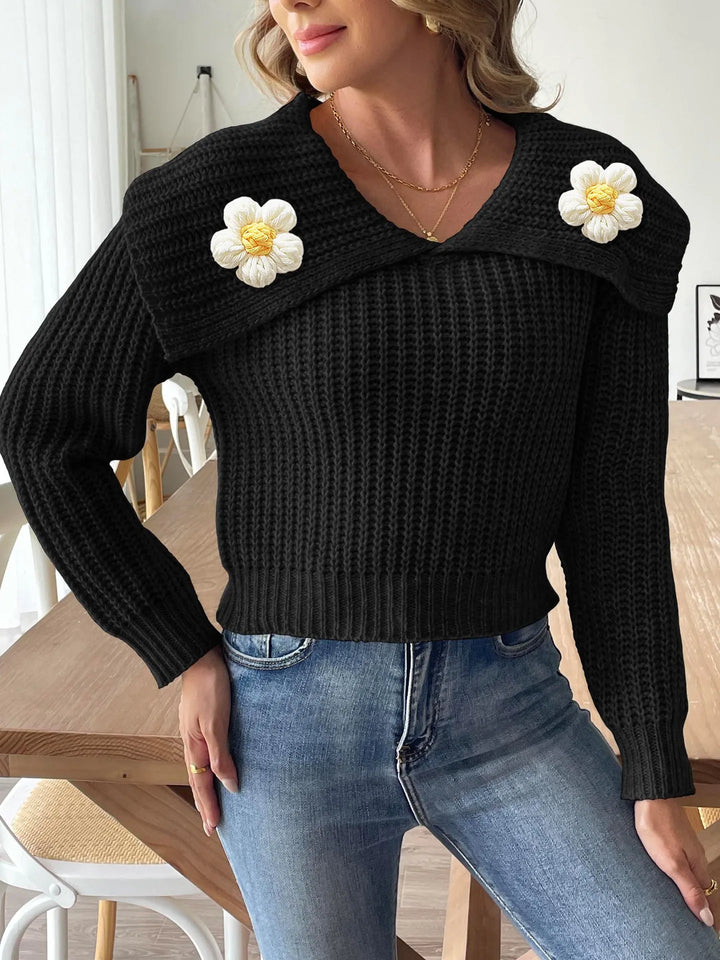 Maglione bianco donna aderente con collo a margherita, top elegante a maniche lunghe per abbigliamento autunnale.