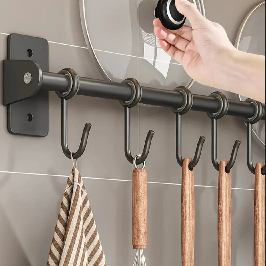 Robusto gancio organizer in acciaio per cucina, supporto universale per appendere utensili salvaspazio.