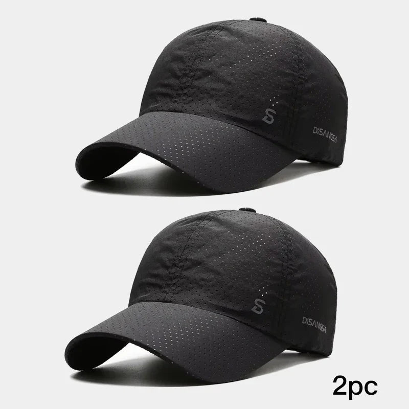 Cappello sportivo uomo nero traspirante, con visiera regolabile, perfetto per la protezione solare.