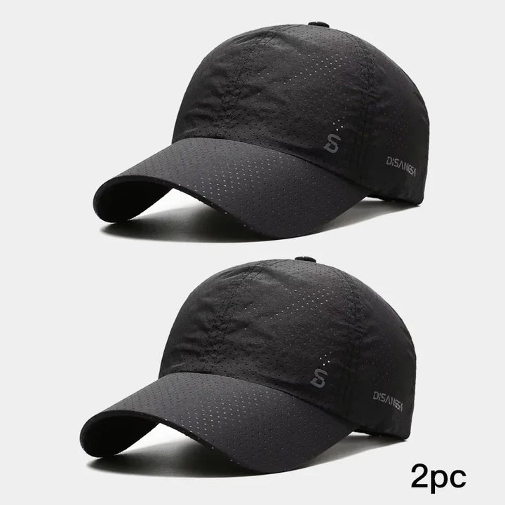 Cappello sportivo uomo nero traspirante, con visiera regolabile, perfetto per la protezione solare.