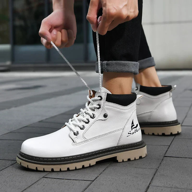 Calzature invernali uomo, stile urbano e funzionalità, aderenza antiscivolo per massima sicurezza.