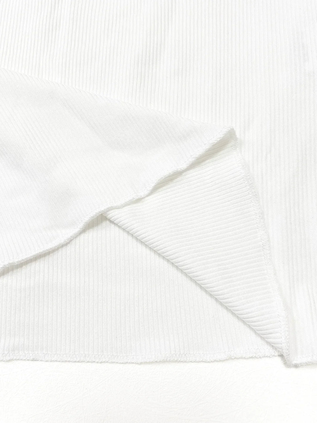 T-shirt Henley a coste da donna, colore tinta unita. Abbigliamento versatile per comfort quotidiano.
