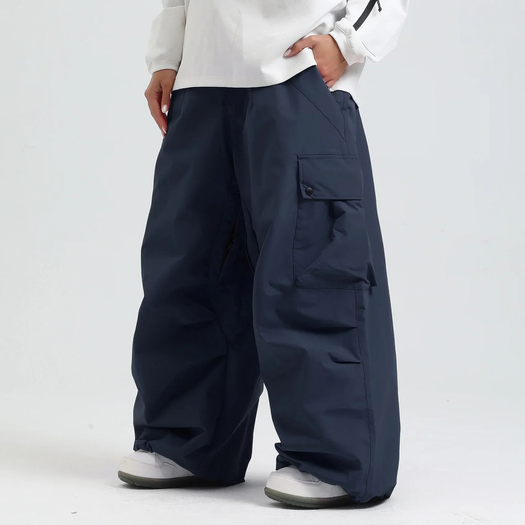 Abbigliamento invernale: pantaloni sci uomo larghi, impermeabili, resistenti per snowboard e sport invernali.