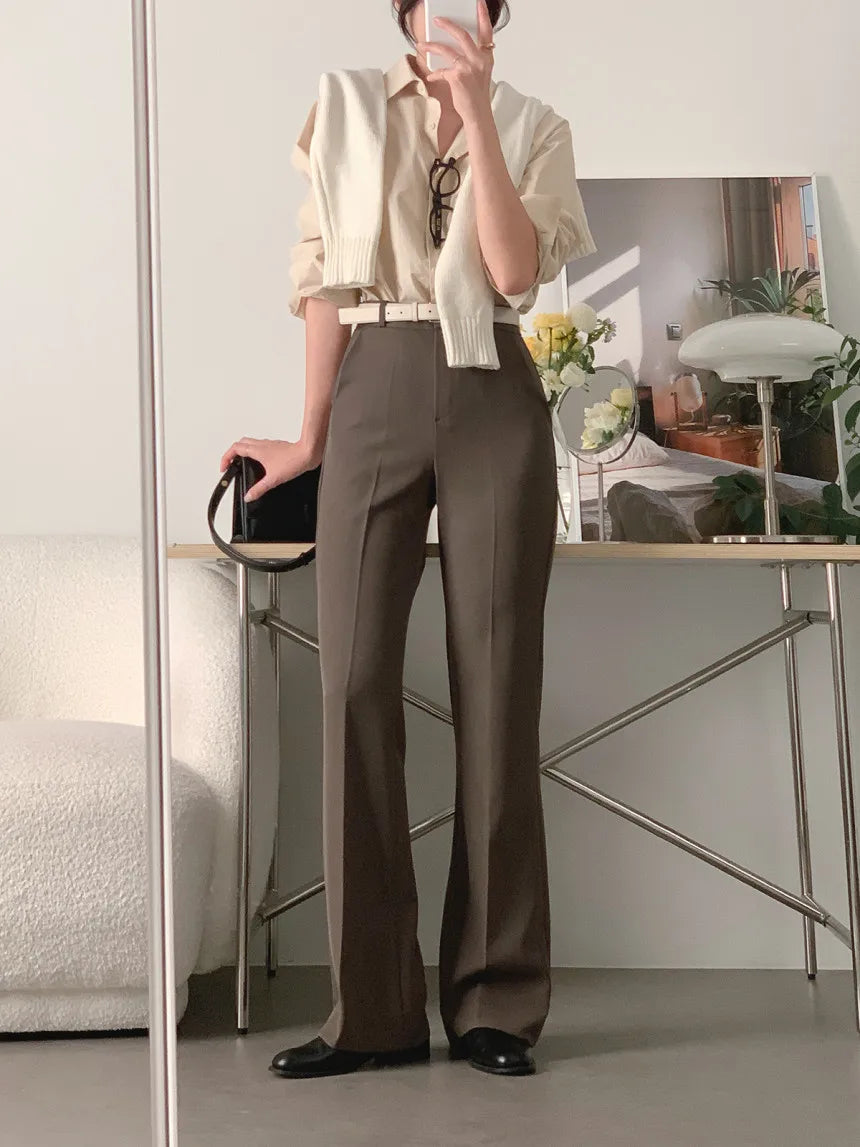 Moda femminile: pantaloni donna a vita alta con gamba larga. Abbigliamento versatile per ogni occasione.