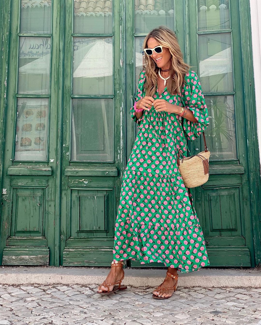 Comodo maxi abito donna oversize, vestito bohémien per un look estivo rilassato e alla moda.