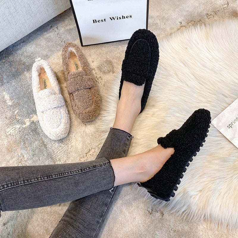 Mocassini da donna super morbidi, ideali per comfort e stile quotidiano. Scarpe eleganti e casual, versatili.