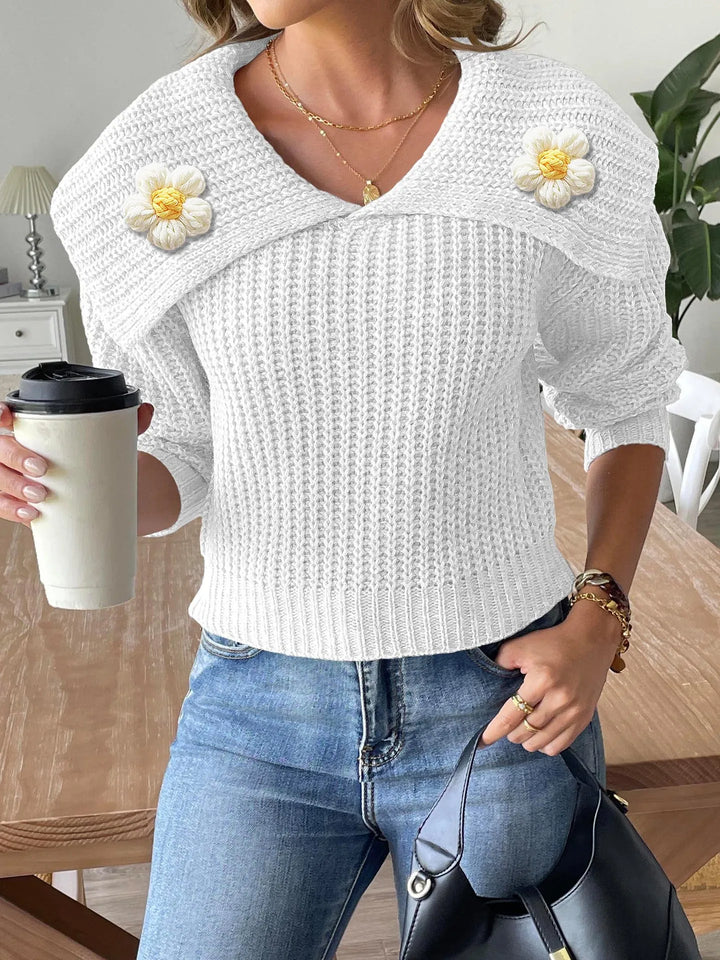 Maglione donna casual chic con collo a margherita, maglia aderente per moda autunno/inverno, look raffinato.
