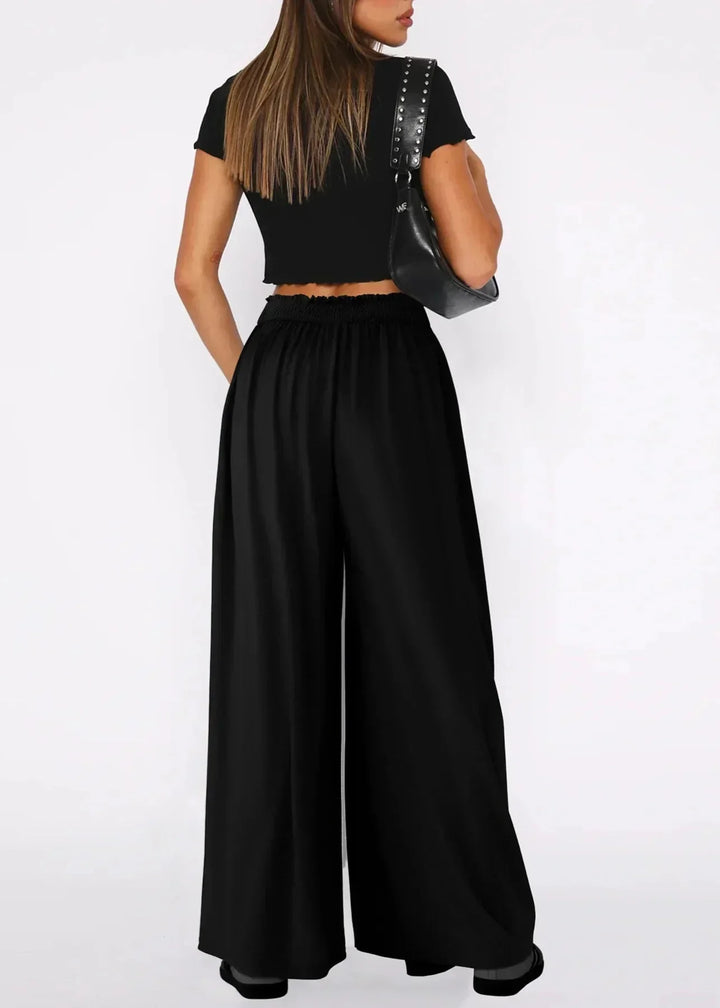 Pantaloni donna con vita elasticizzata, gamba larga, morbidi al tatto. Ideali per ogni outfit estivo.
