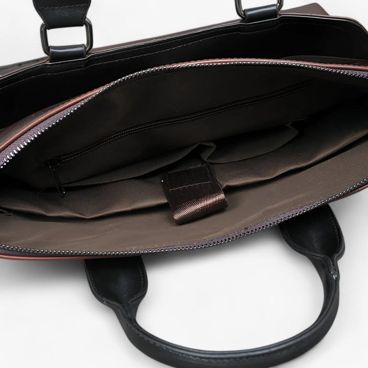 Interno organizzato della borsa portadocumenti con tasche per penne e tablet, massima efficienza.