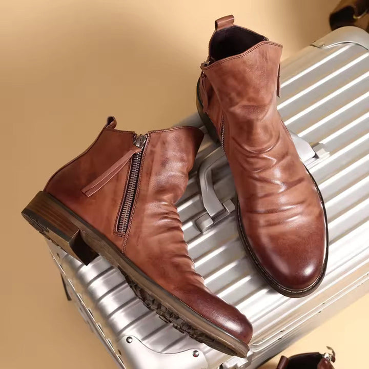Stivaletti Chelsea uomo neri, eleganti e versatili. Perfetti per comfort e stile maschile, calzata facile.
