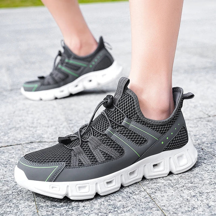 Scarpe da corsa uomo per fitness, ammortizzate e con trazione adatta per ogni superficie.