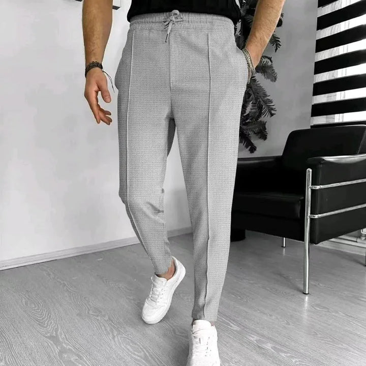 Moda uomo: pantaloni jogger slim fit, design moderno e vestibilità confortevole per ogni giorno.