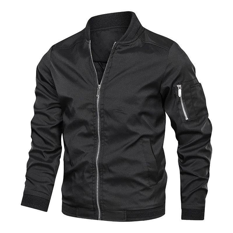 Bomber uomo leggero e versatile per mezze stagioni. Ideale per outfit casual autunno/primavera con cerniera.