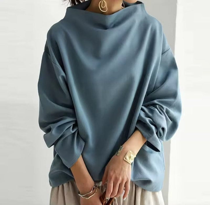 Top da donna a collo alto nero, un classico essenziale, versatile ed elegante per ogni guardaroba femminile.