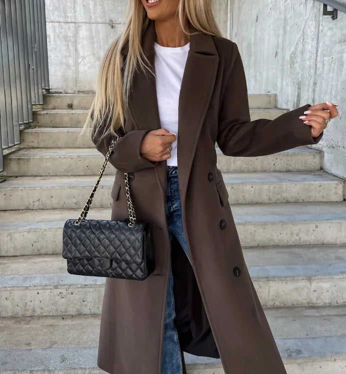 Cappotto lungo doppiopetto da donna elegante, caldo per autunno inverno con cintura, stile classico e raffinato.
