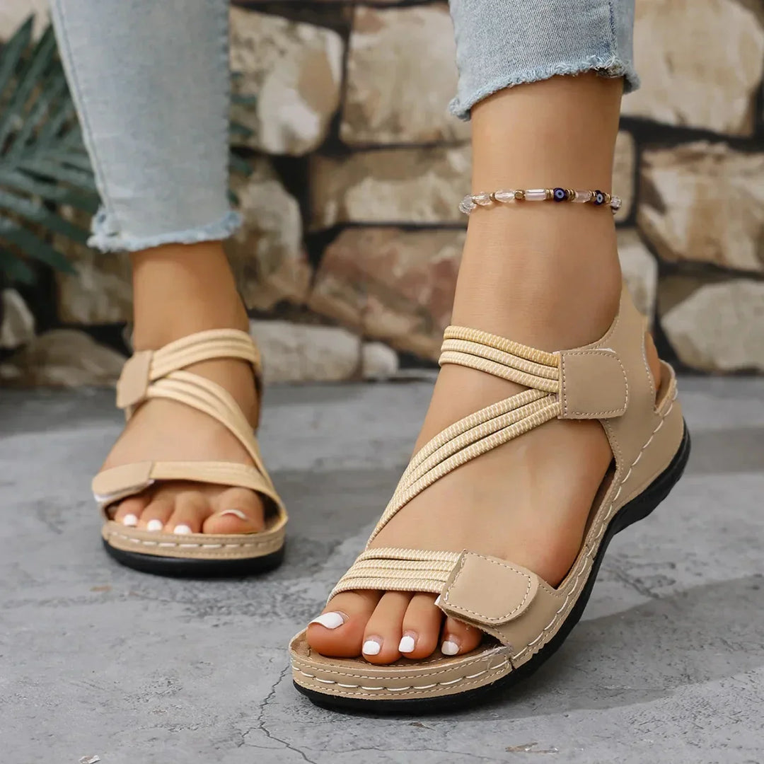 Sandali estivi donna colorati, stile romano con plantare imbottito, per un'estate confortevole.