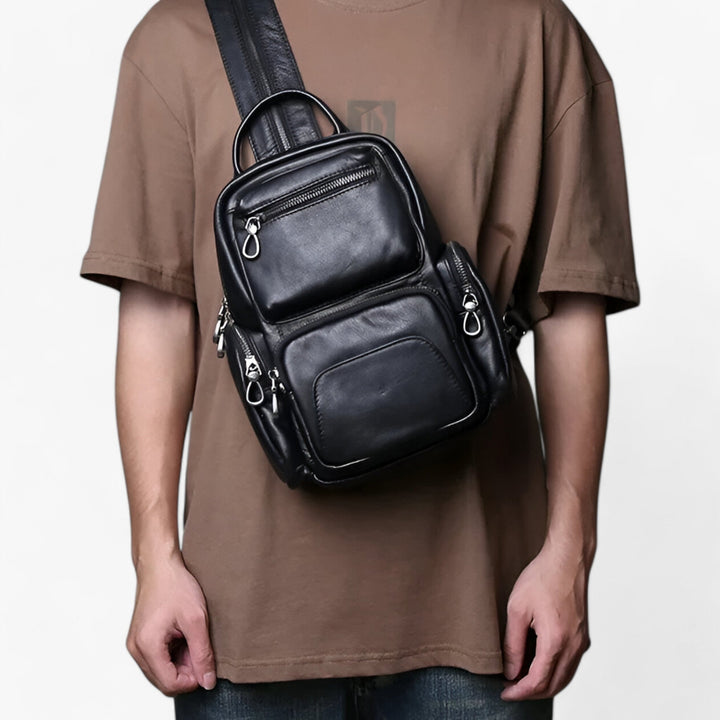 Zaino borsa multitasche nero per donna, capiente e funzionale. Ideale per organizzare i tuoi accessori.