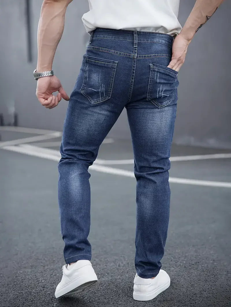 Jeans uomo tapered neri, vita media con bottoni. Denim robusto per abbigliamento maschile casual e moderno.