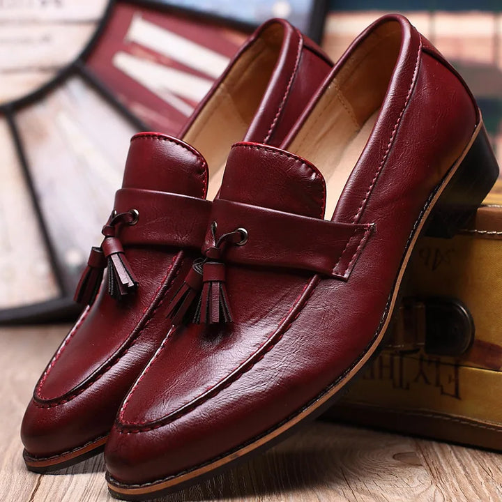Mocassini uomo arancio intenso slip-on. Scarpe business con doppia nappa, comfort e stile unico.
