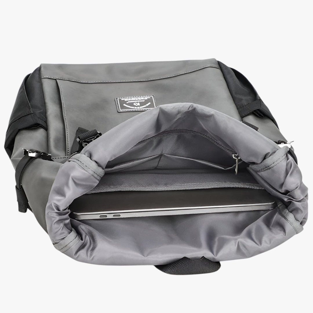Zaino multiscomparto uomo per viaggio, ampio spazio e organizer per tutte le tue cose.