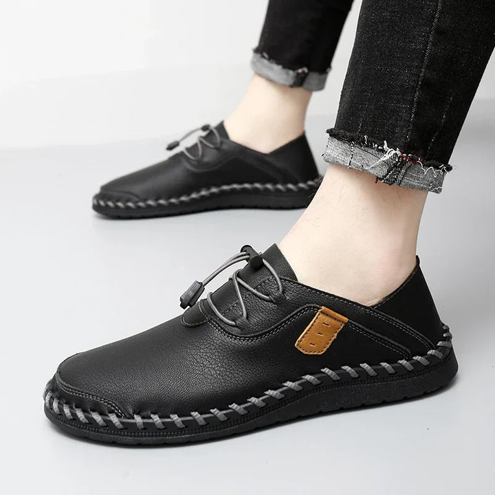 Scarpe uomo formali con lacci e cuciture, un must per l'ufficio e eventi importanti. Stile business.