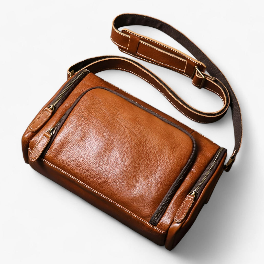 Borsa messenger unisex in materiale sintetico nero, robusta e resistente all'usura per il quotidiano.