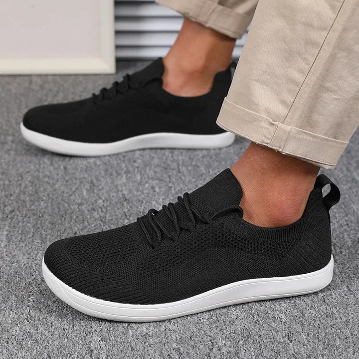 Sneakers casual uomo: leggere, traspiranti, con suola ammortizzata. Essenziali per la moda urbana.