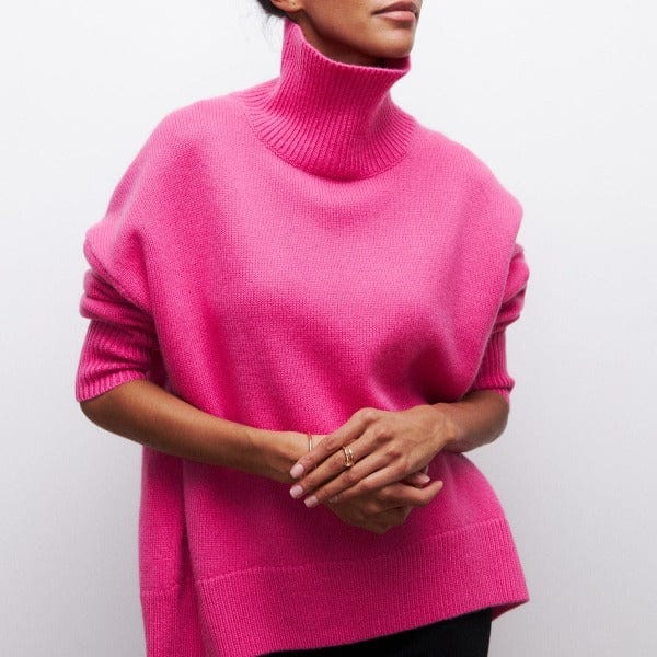 Maglia donna collo alto elegante e aderente, con maniche lunghe. Ottima per look casual chic o ufficio. Essenziale.
