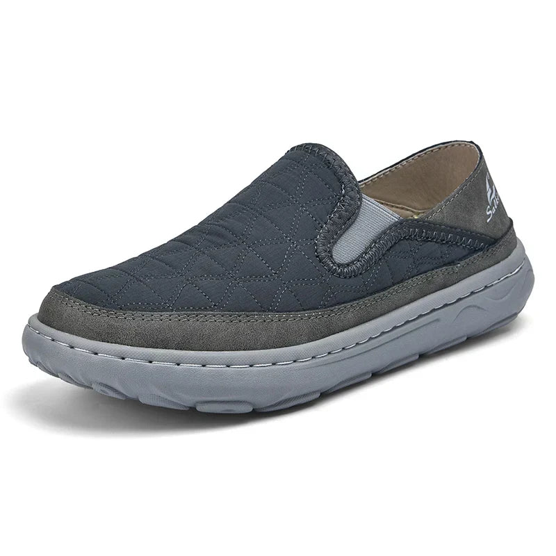 Versatili mocassini uomo neri slip-on trapuntati, scarpe casual eleganti e flessibili per ogni occasione.