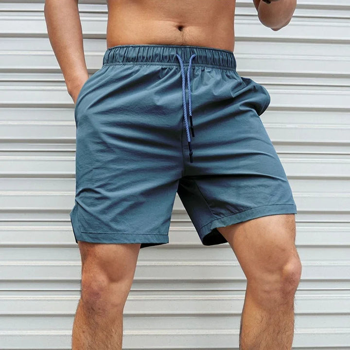 Pantaloncini uomo traspiranti, essenziali per la palestra e le giornate attive, dal comfort eccezionale.