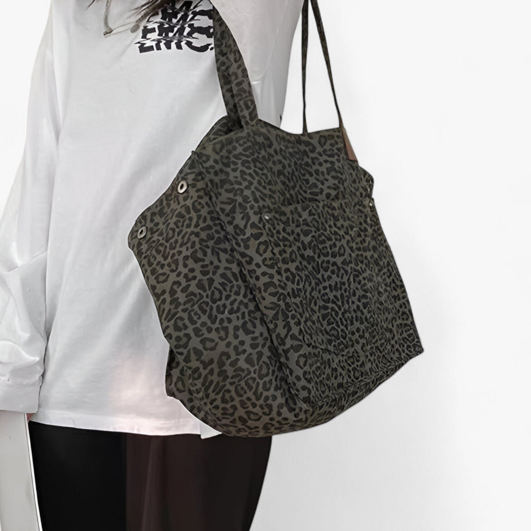 Moderna borsa tote donna con stampa leopardata, ampia e funzionale, ideale per accessori moda e quotidiano.