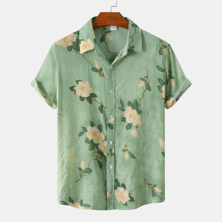 Camicia estiva uomo a maniche corte con stampa floreale multicolore, bottoni e vestibilità sartoriale.