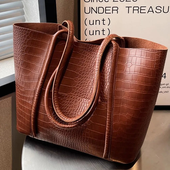 Borsa tracolla donna elegante in pelle coccodrillo goffrata, accessorio moda versatile per il tuo stile.