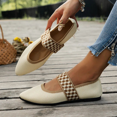 Pantofole da donna verdi, comode e versatili. Calzature eleganti per rilassarsi a casa con comfort e stile ogni giorno.
