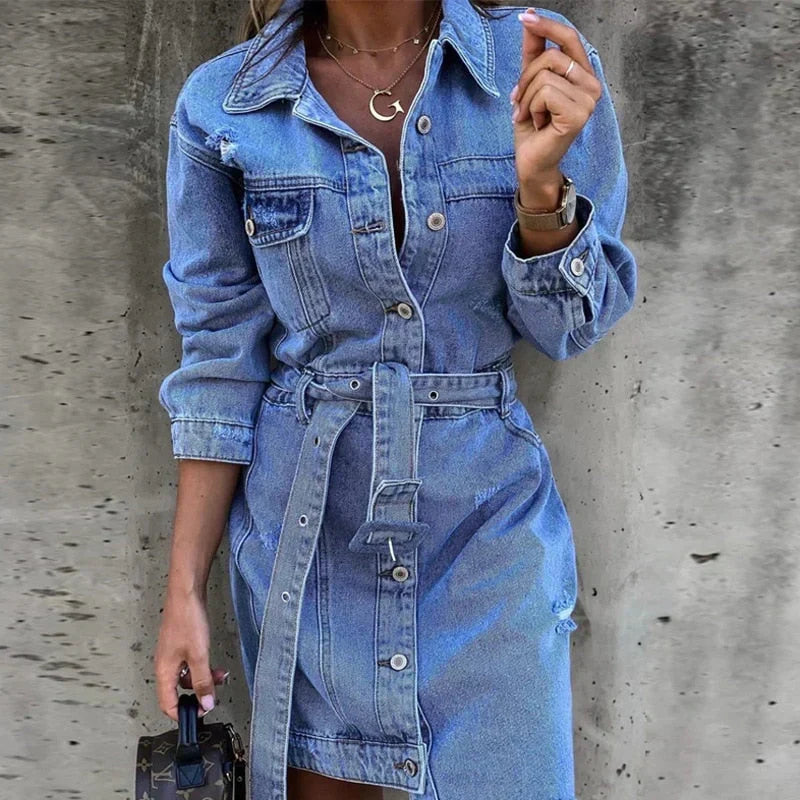 Vestito denim donna blu casual da giorno, ideale per estate/autunno. Con maniche lunghe, bottoni e cintura.