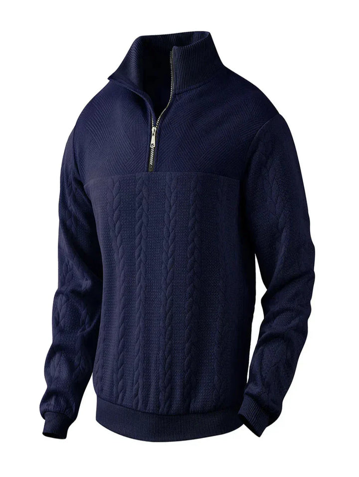 Maglione uomo elegante con mezza zip e motivo a treccia sul collo alto, per un look sofisticato.