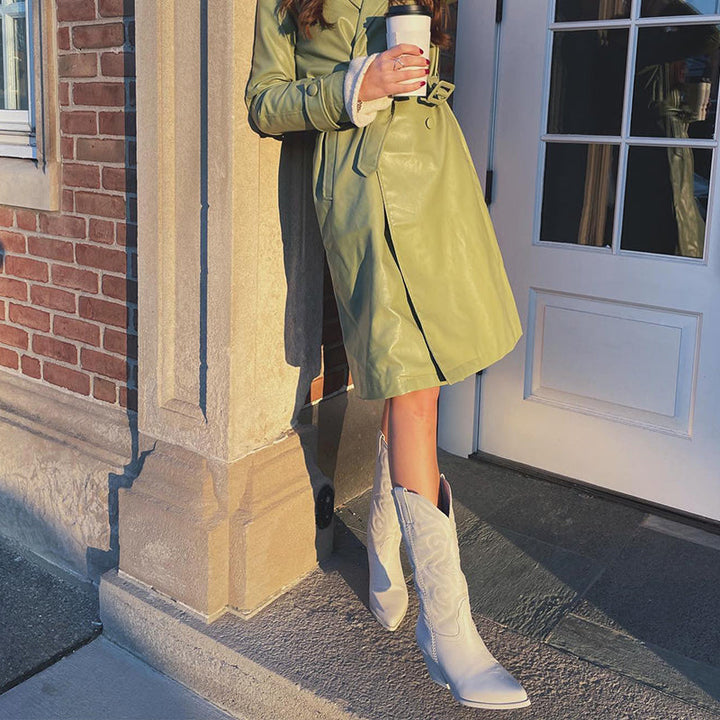 Stivali western donna metallizzati, un trend fashion e versatile per ogni outfit brillante.