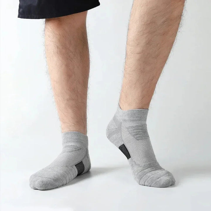 Calzini sportivi antiscivolo in cotone per uomo, ottimi per allenamento, corsa e palestra.