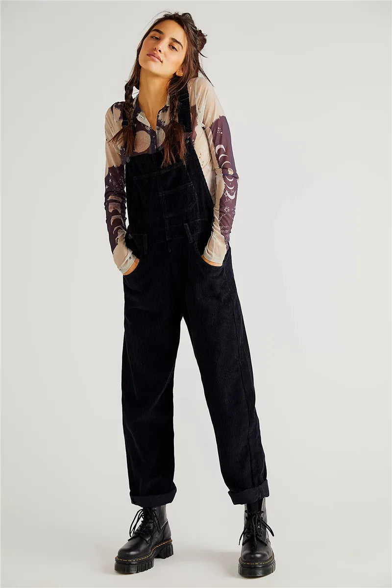 Salopette donna vintage chic marrone scuro, comoda e dal look rilassato, perfetta per un outfit casual elegante.