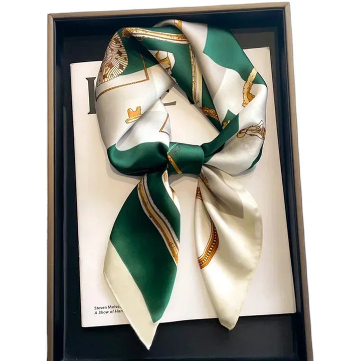 Sciarpa leggera in raso satinato per donna, stampa artistica, tocco di eleganza.
