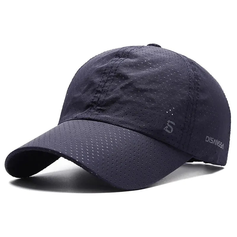 Cappello tecnico da running uomo, traspirante, leggero e con visiera regolabile, per prestazioni ottimali.