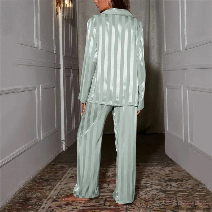 Pigiameria di lusso donna in raso lucido, set comodo per la notte.