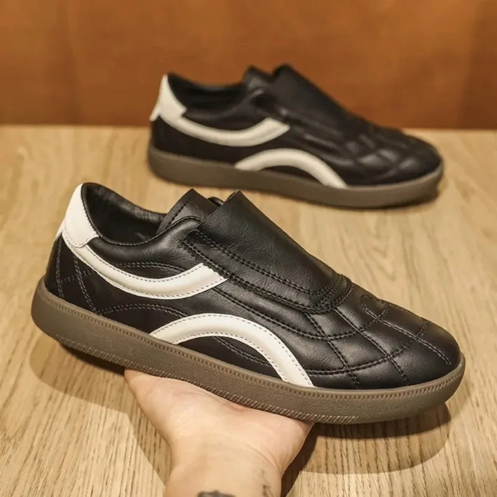 Sneakers uomo casual versatili con lacci, ideali per comfort e stile quotidiano primavera/autunno.