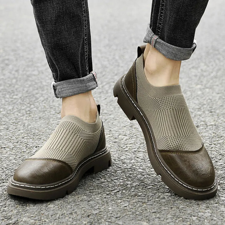 Scarpe uomo sneakers leggere e flessibili, ideali per comfort quotidiano e stile casual.