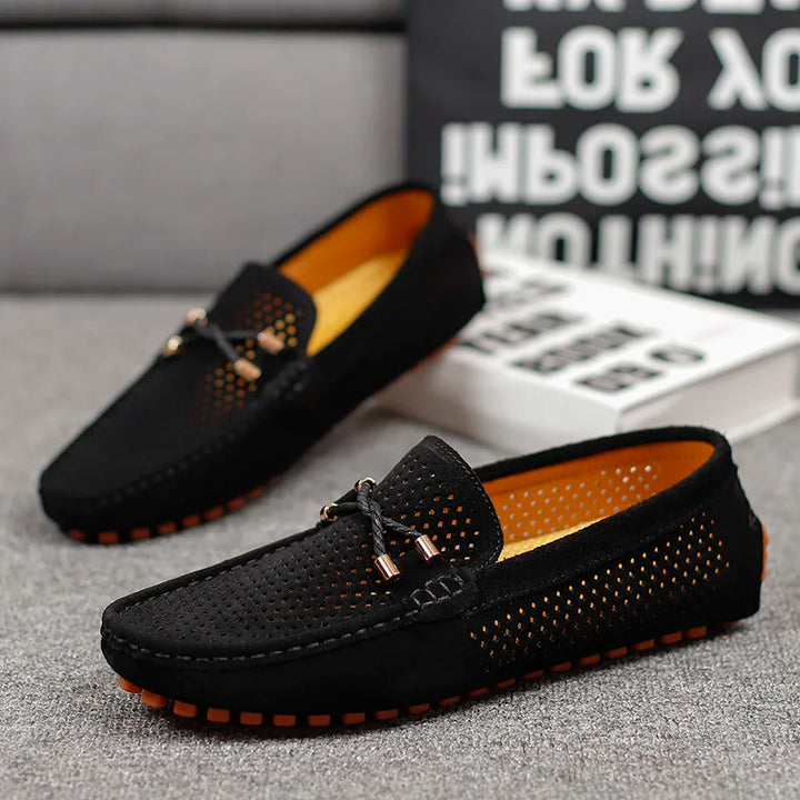 Scarpe uomo mocassino slip-on, con design traspirante e soletta ammortizzata. Comfort e stile moda.