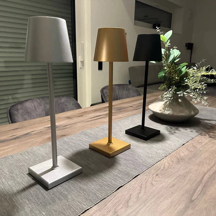 Lampada da tavolo ricaricabile, LED, con controllo touch, per interni ed esterni. Design elegante.